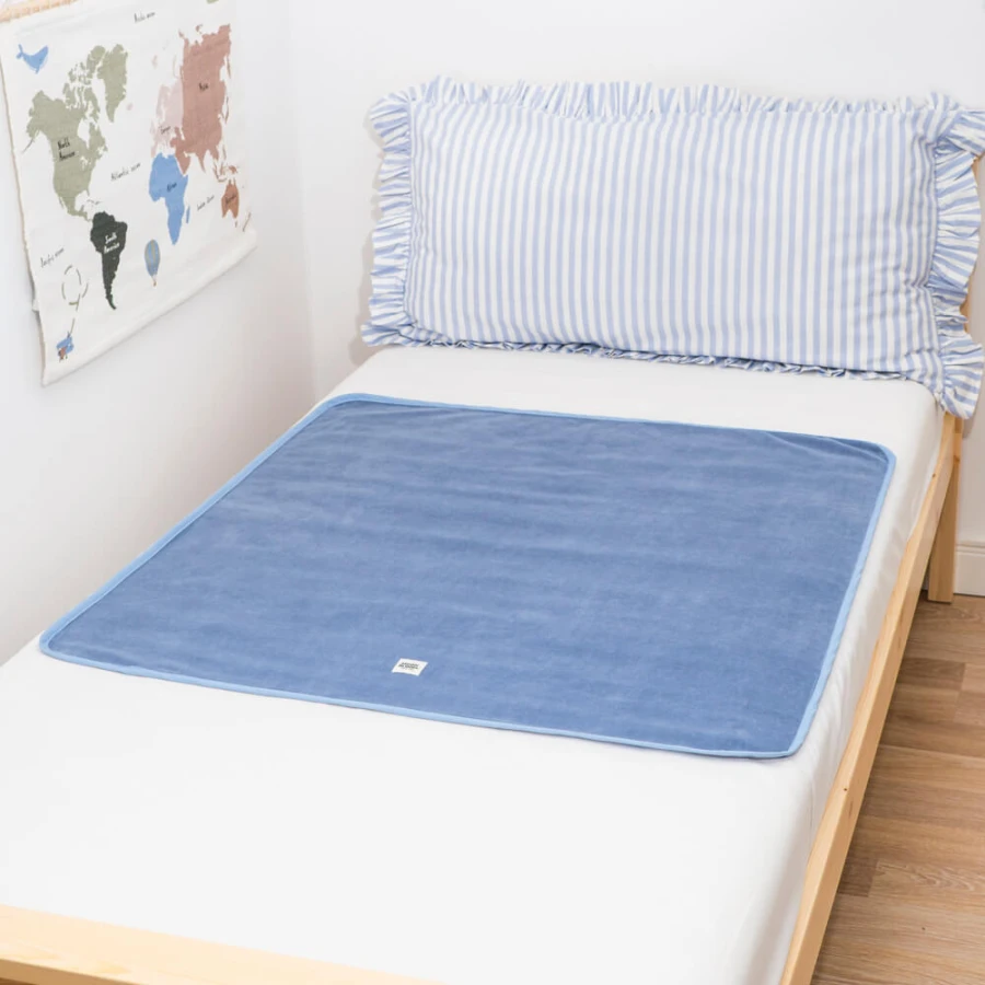 Wodoodporny podkład na łóżko dziecięce Royal / Moon Bloom 