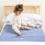 Wodoodporny podkład na łóżko dziecięce Royal / Moon Bloom 