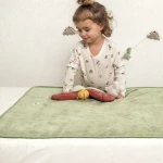 Wodoodporny podkład na łóżko dziecięce Sage / Moon Bloom 