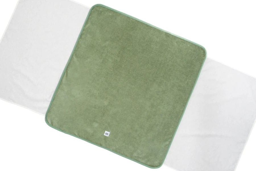 Wodoodporny podkład na łóżko dziecięce Sage / Moon Bloom 