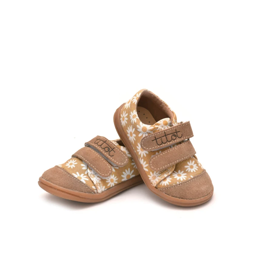 Trampki na plac zabaw, do żłobka, przedszkola - BEIGE DAISY / TITOT