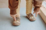 Trampki na plac zabaw, do żłobka, przedszkola - BEIGE DAISY / TITOT