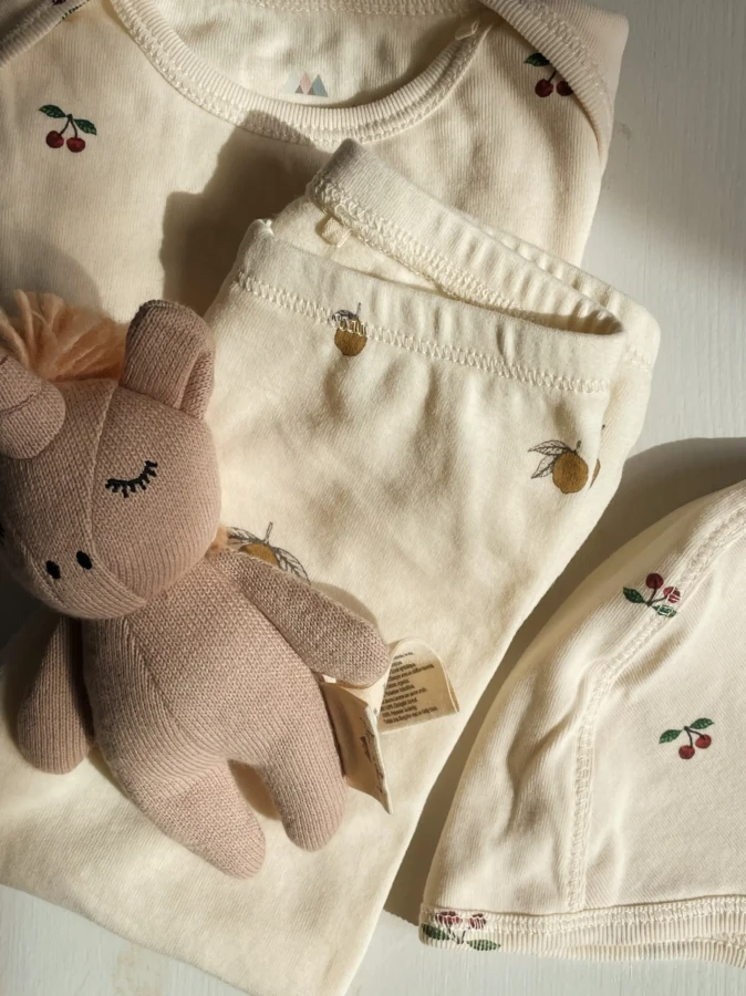 Przytulanka sensoryczna Mini Jednorożec - rose swan / Konges Slojd