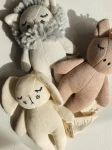 Przytulanka sensoryczna Mini Jednorożec - rose swan / Konges Slojd