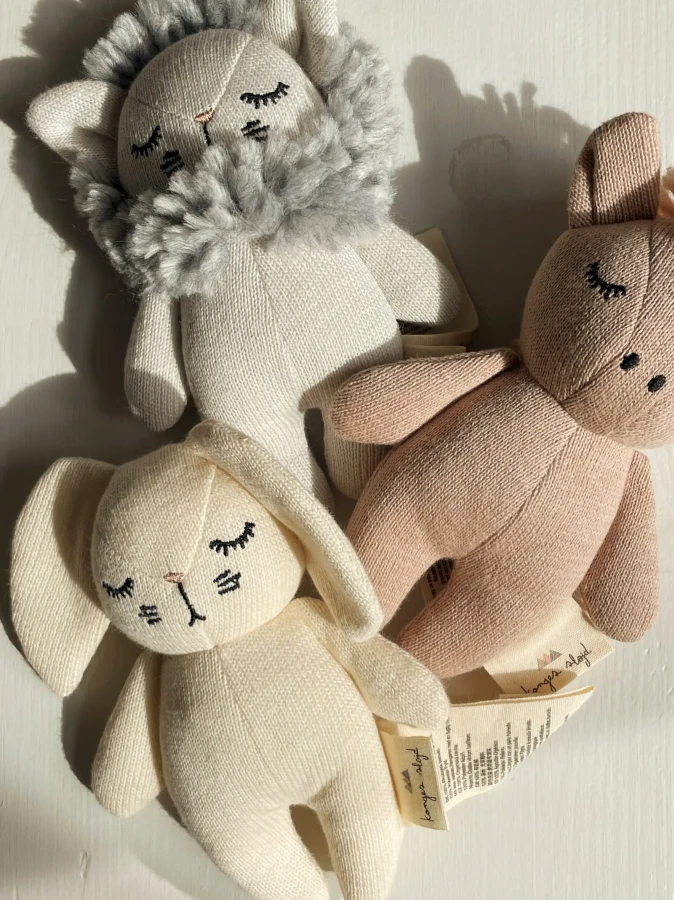 Przytulanka sensoryczna Mini Jednorożec - rose swan / Konges Slojd