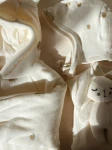 Przytulanka sensoryczna Mini Króliczek - off white / Konges Slojd