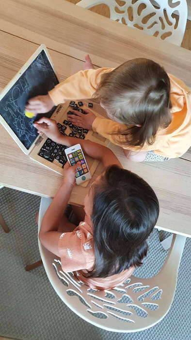 Drewniany laptop z tablicą magnetyczną / Small Foot