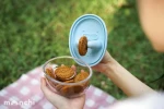 Innowacyjny pojemnik na przekąski FINGER SNACK BOWL - Powder Blue / Monchi