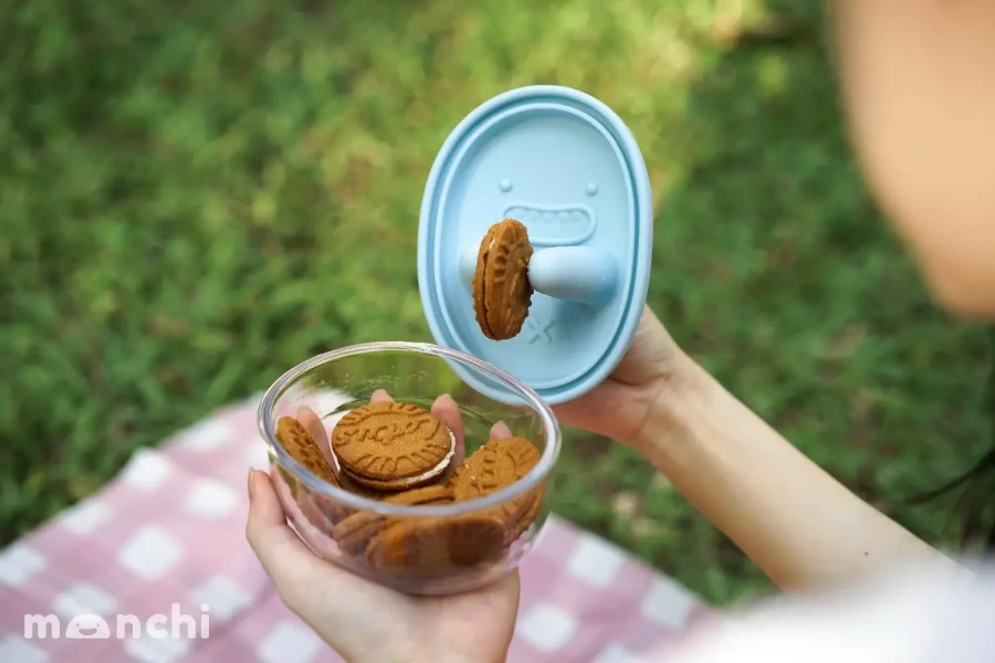 Innowacyjny pojemnik na przekąski FINGER SNACK BOWL - Powder Blue / Monchi