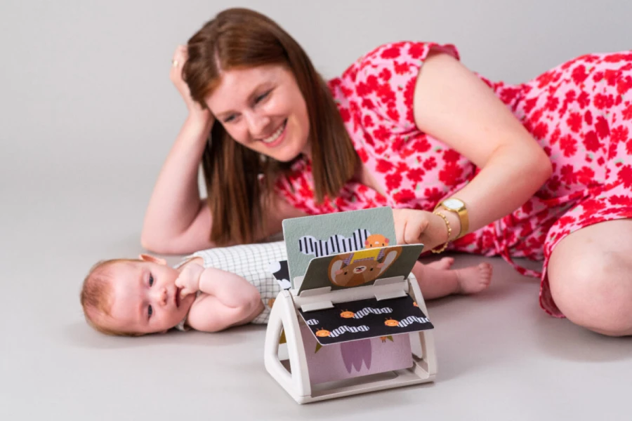 Obracająca się książeczka grzechocząca Tummy Time / Taf Toys