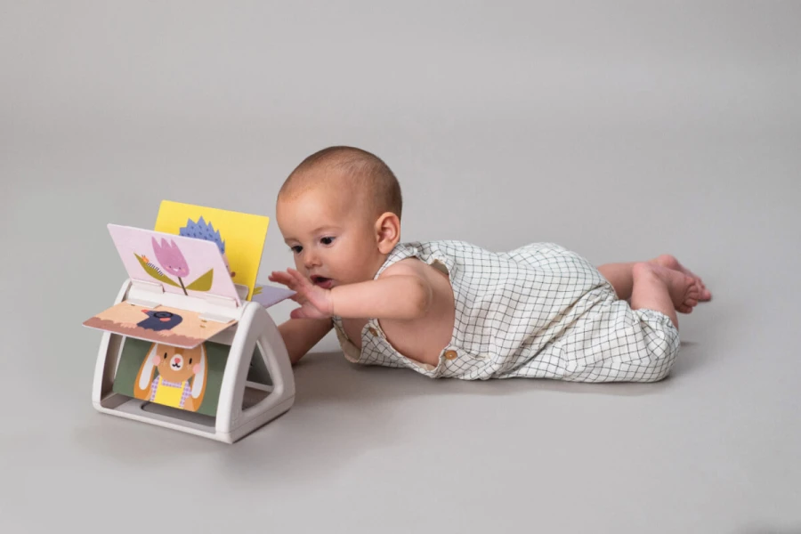 Obracająca się książeczka grzechocząca Tummy Time / Taf Toys