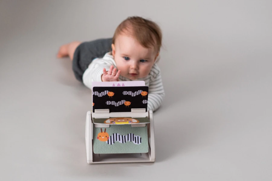 Obracająca się książeczka grzechocząca Tummy Time / Taf Toys