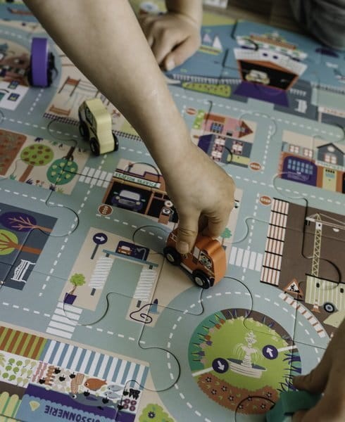 Puzzle duże miasto z drewnianymi autkami 3+ / Auzou