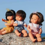 USZKODZONE OPAKOWANIE: Lalka dziewczynka Europejka Brązowe włosy My Friends & Me, 38cm / Miniland Doll