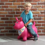 Skoczek PIESEK z bandaną Różowy / LUDI