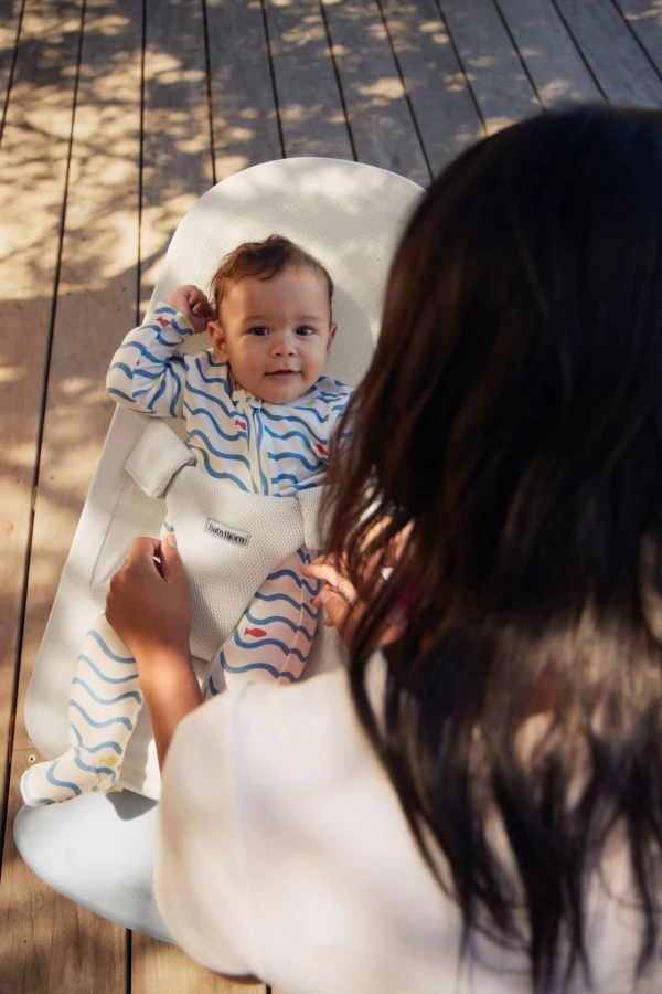 BABYBJORN - leżaczek BEGIN MESH, kremowy