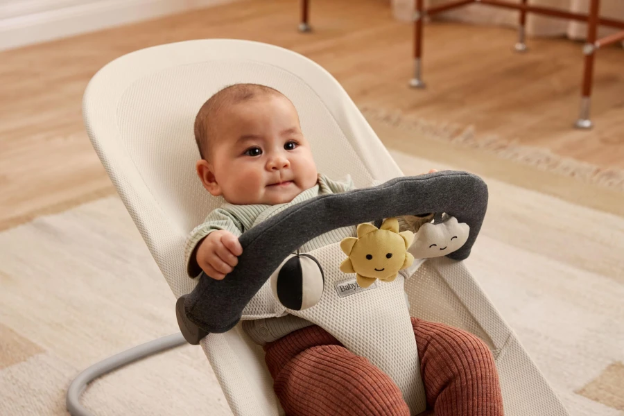 BabyBjörn zabawka do leżaczka - Sunny Friends