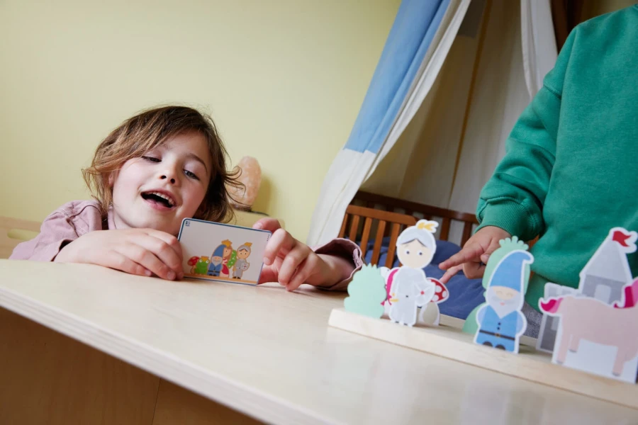 Gra edukacyjna Baśniowe opowieści - słuchaj i układaj, 4+ / BS Toys