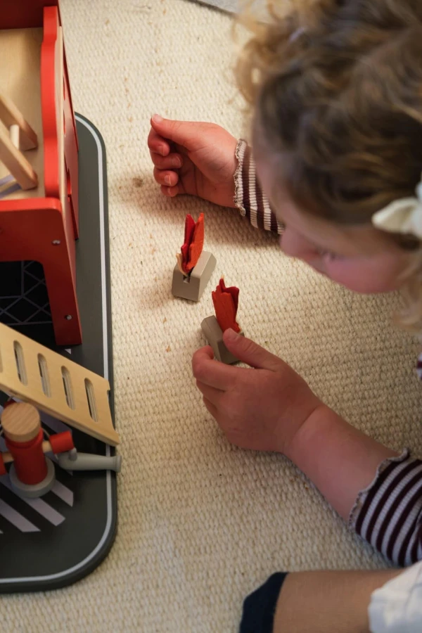 Remiza strażacka z akcesoriami i figurką przyjaciela / Egmont Toys
