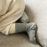 Skarpetki z antypoślizgiem Stay-on-Socks Antislip, Pebble Grey/ KipKep
