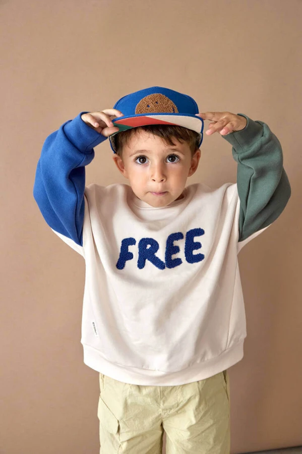 Bluza z bawełny organicznej GOTS Little Gang Free milky / Lassig