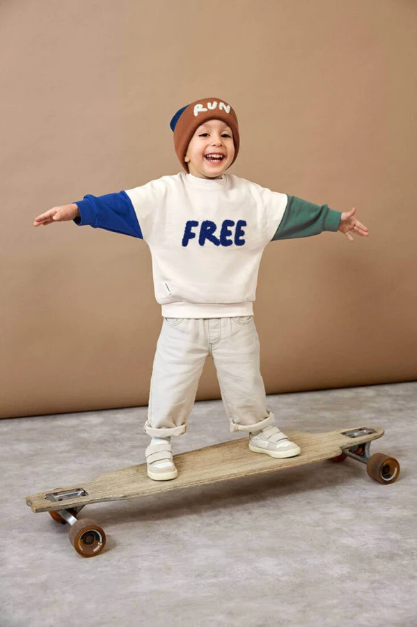 Bluza z bawełny organicznej GOTS Little Gang Free milky / Lassig