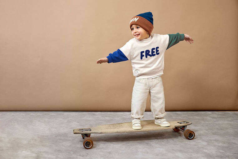 Bluza z bawełny organicznej GOTS Little Gang Free milky / Lassig