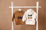 Bluza z kapturem z bawełny organicznej GOTS Little Gang Fun caramel / Lassig