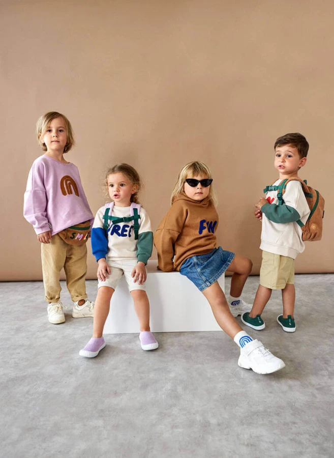 Bluza z kapturem z bawełny organicznej GOTS Little Gang Fun caramel / Lassig