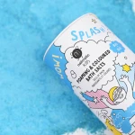 Musująca sól do kąpieli barwiąca wodę dla dzieci Splash, 250 g - Niebieska / Nailmatic