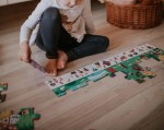 Puzzle obserwacyjne w walizce Baśnie 24 elementy 3+ / Janod