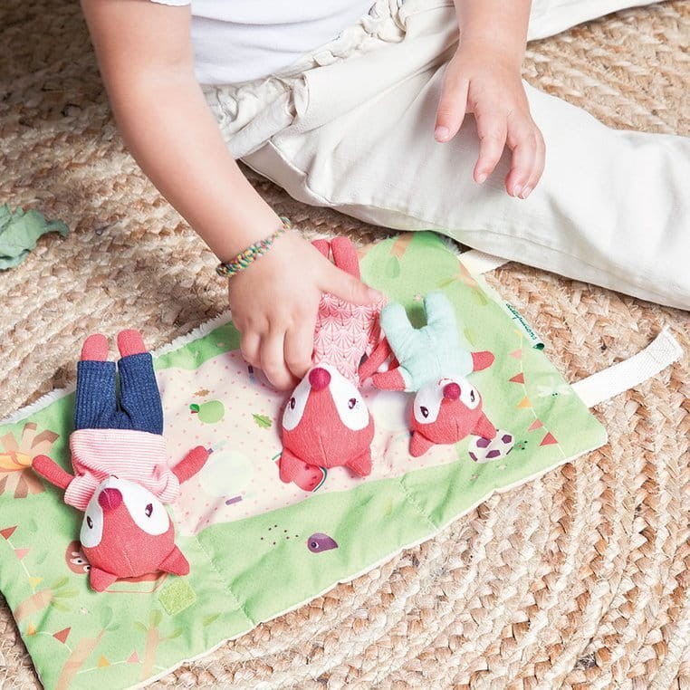 Mini - przytulanki rodzina lisków z rozkładaną matą Lisiczka Alice 2 lata+ / Lilliputiens