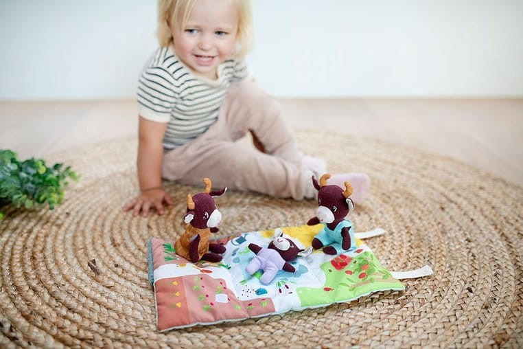 Mini - przytulanki rodzina krówek z rozkładaną matą Krówka Rosalie 2 lata+ / Lilliputiens