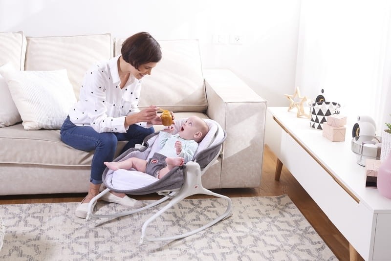 Wielofunkcyjny leżaczek-bujaczek z funkcją krzesełka 3w1 - Grey / Tiny Love