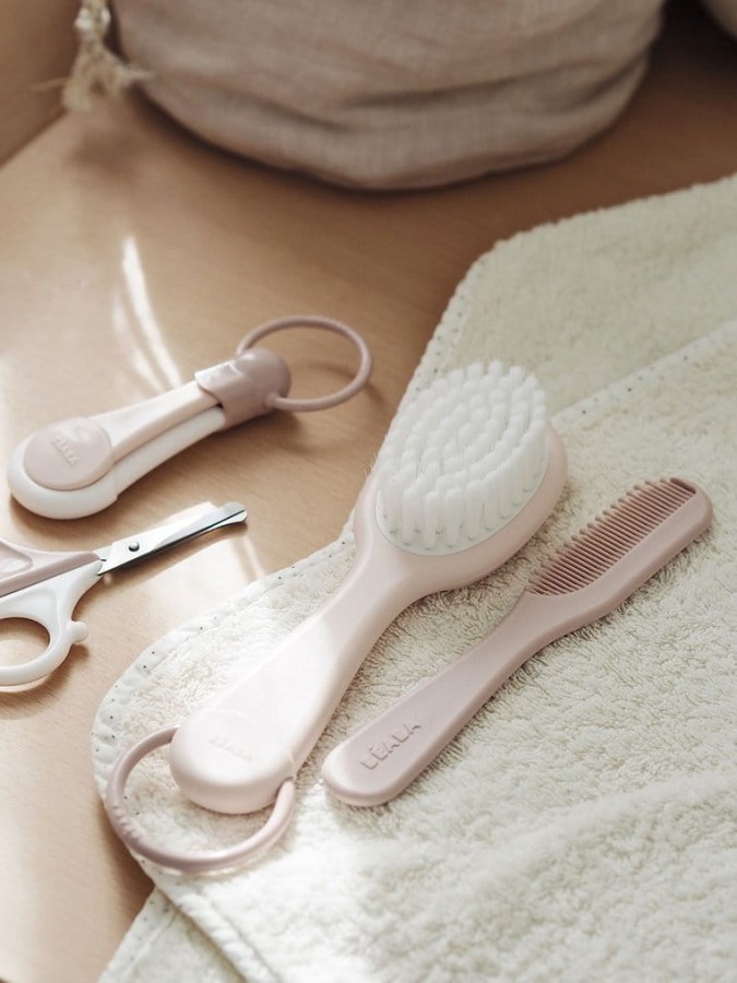 Akcesoria do pielęgnacji: termometr do kąpieli, cążki do paznokci, szczoteczka i grzebień Green Blue / Beaba