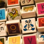 Zany Zoo – olbrzymia kostka edukacyjna z literkami / B.Toys