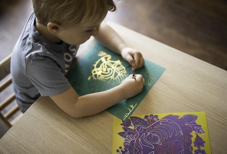 Zestaw kreatywny do zdrapywania - Zwierzęta świata 5+ / Janod