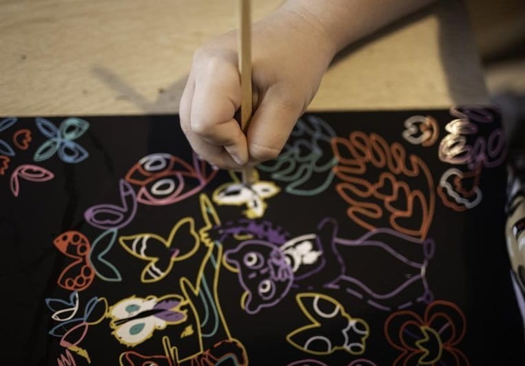 Zestaw kreatywny do zdrapywania - Zwierzęta świata 5+ / Janod