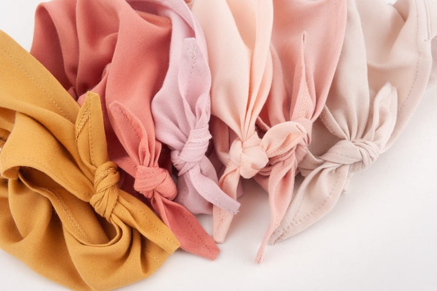 Bambusowa chustka z daszkiem pudrowa / Samiboo