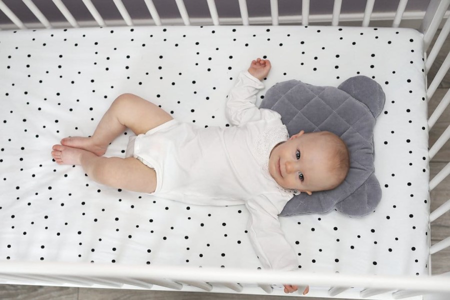 Prześcieradło do łóżeczka We care Czarne Kropki / Sleepee