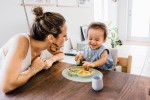 Silikonowa łyżeczka Tiny Spoon 2 szt. pastelowa zieleń / EZPZ