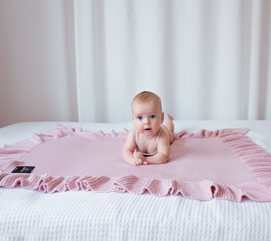 Kocyk całoroczny z falbanką - pudrowy róż / Lullalove