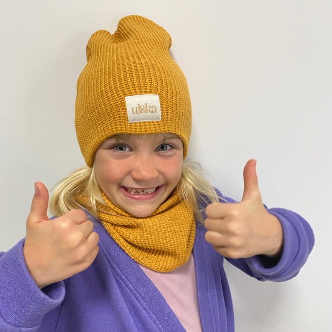 czapka-z-kominem-dziergana-mustard (1).jpg