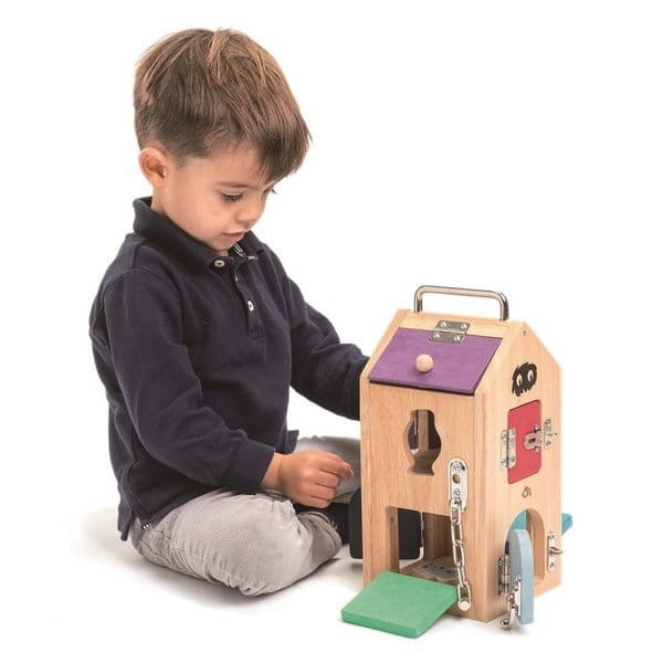 pol_pl_Drewniana-zabawka-manipulacyjna-z-zamkami-Domek-Potworow-Tender-Leaf-Toys-1040_3.jpg