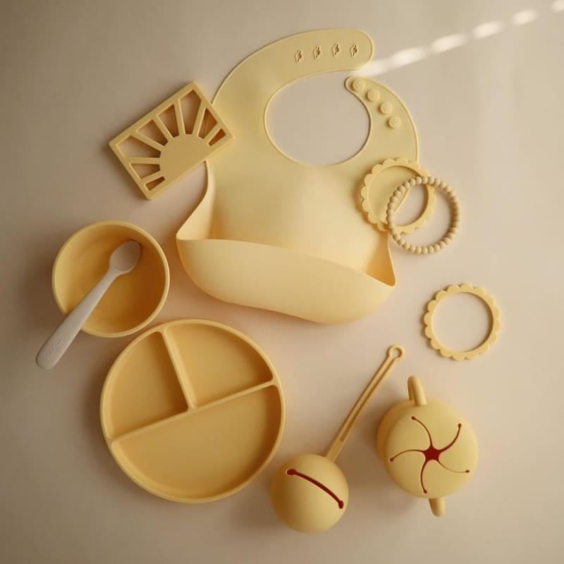 Etui na smoczek Kula Ball Pale Daffodil / Mushie