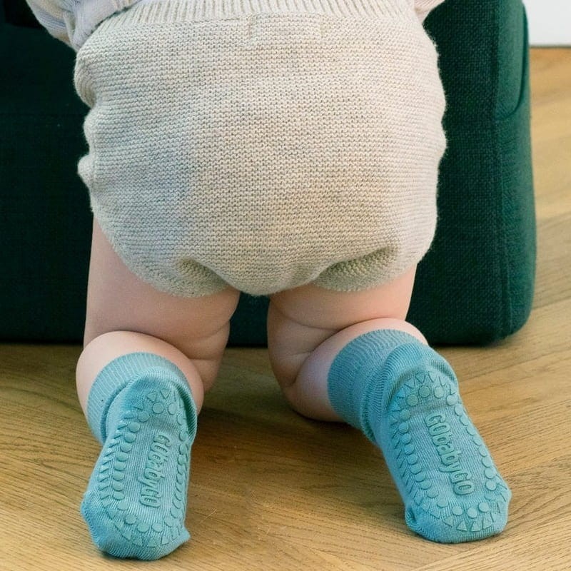 Antypoślizgowe skarpetki do nauki chodzenia BAMBOO dusty blue, rozmiary / GoBabyGo