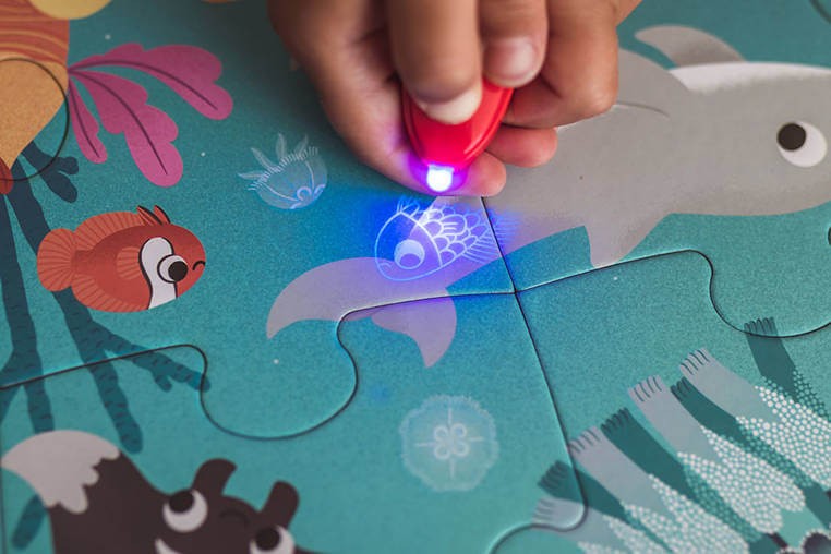 Świecące puzzle z mini-lampką UV Ocean 24 elementy 3+ / Janod