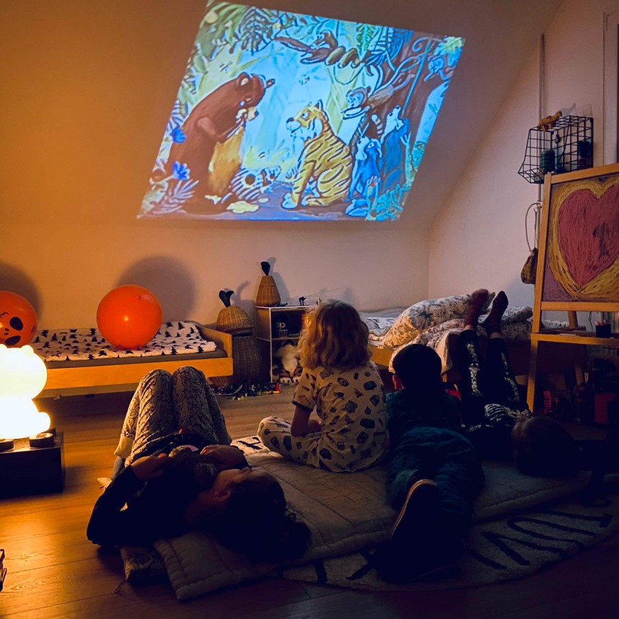 Zestaw startowy. Projektor YellowWall + 4 Multibajki /YellowWall