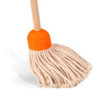 Clean ‘n’ Play – drewniany zestaw do sprzątania /B.Toys