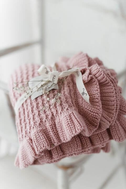 Kocyk bambusowy z falbanką 85x105 powder pink /My Memi